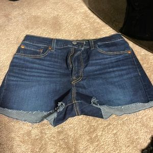 Levi’s high rise shorts size 29